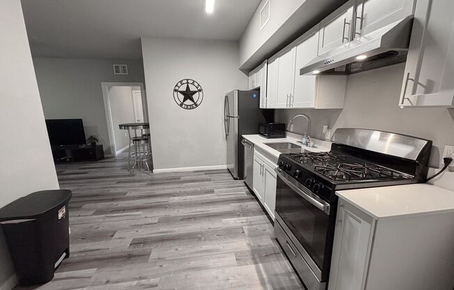4 Bed / 2 Bath in West Campus – Bring Your Roommates