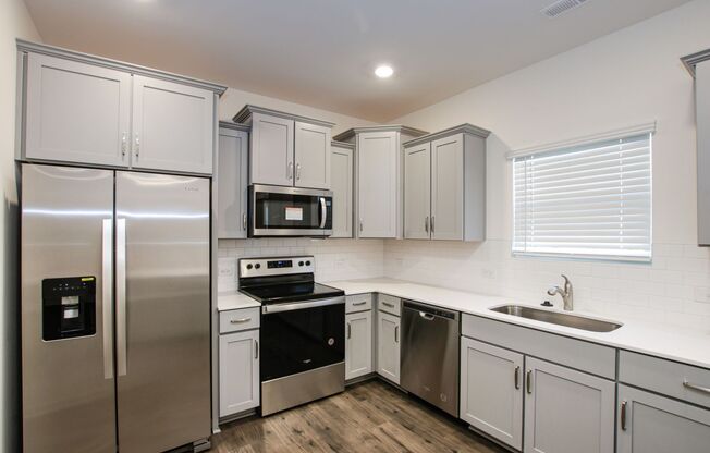 3BD/2.5BTH Townhome - Belmont - AVAILABLE September 12th
