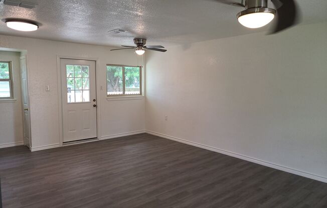 4406 Desert View