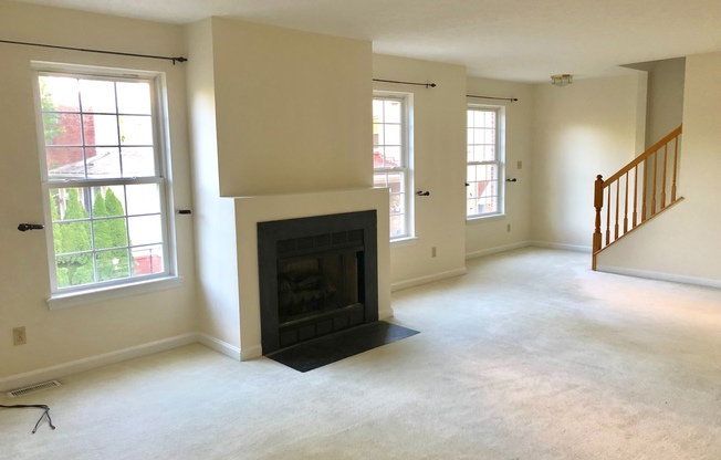 Beautiful 3 Bedroom Townhome In Bloomfield/Shadyside.  Ideal Location.  Available Late August.