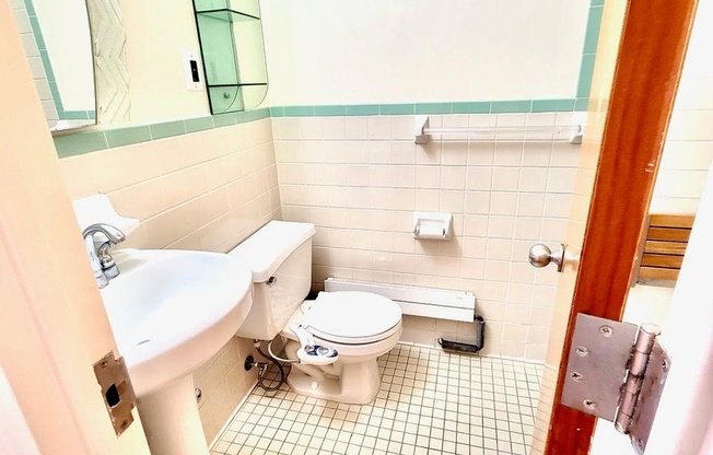 21 W 126 ST