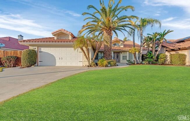 14004 Las Entradas - Gorgeous NW remodeled home with POOL and SPA. Remodeled with putting green and astroturf!!! Call today $3275Rent and $3275Deposit