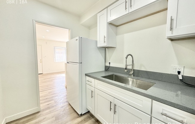 475 E FOOTHILL