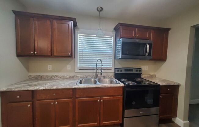 3 beds, 1.5 baths, $1,400