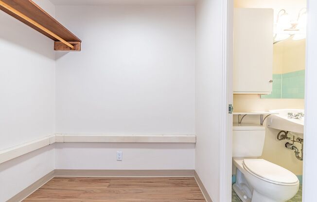 Studio, 1 bath, 423 sqft, $1,575, Unit 607