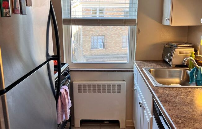 Studio, 1 bath, 400 sqft, $945, Unit 08