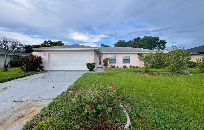 Charming 3 Bed/2 Bath Single Family Home in Winter Park!