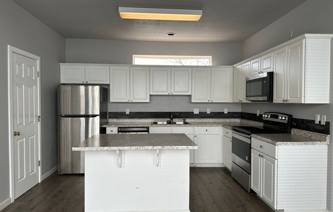 3 Bedroom Beaverton Home with A/C!