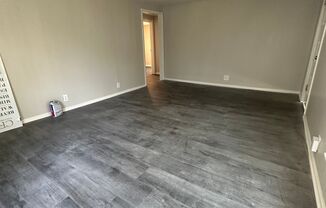 2 beds, 1 bath, $1,100