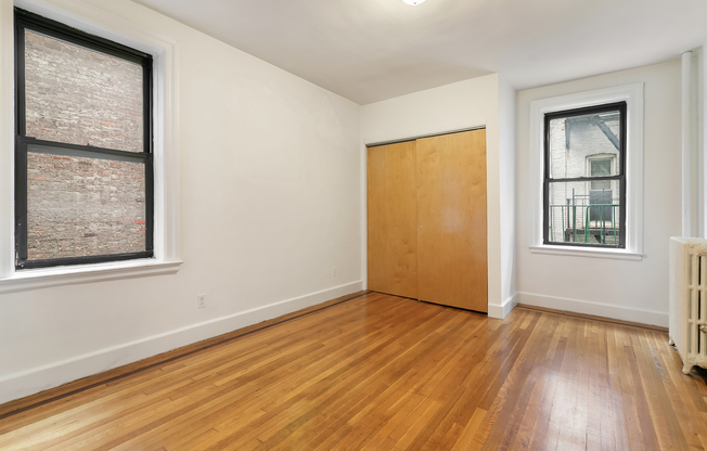205 W 10 ST