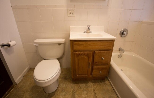 5528 32 S CORNELL AVE