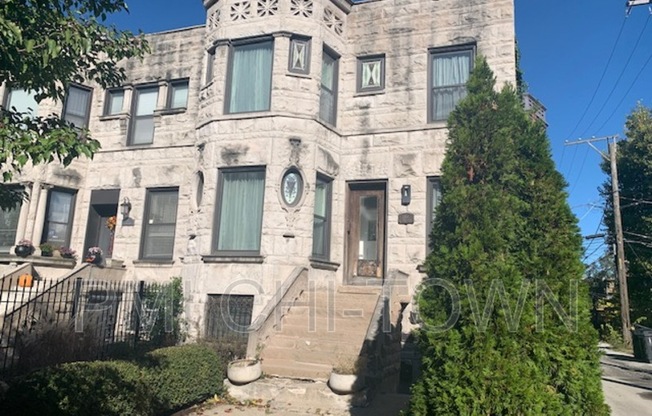 1114 E 62 ST