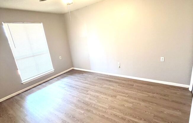 1 bed, 1 bath, 560 sqft, $895, Unit 222