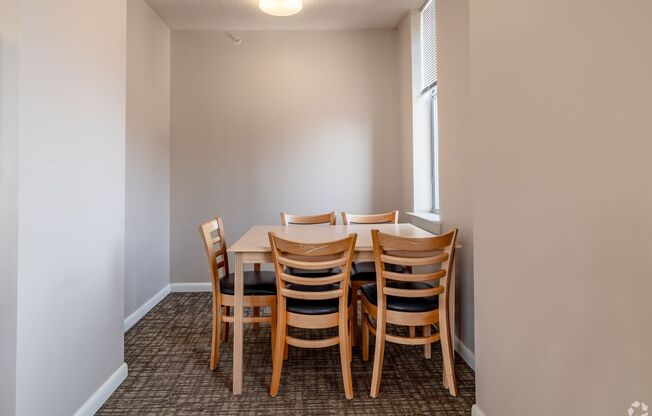 1 bed, 1 bath, 800 sqft, $2,038, Unit T910