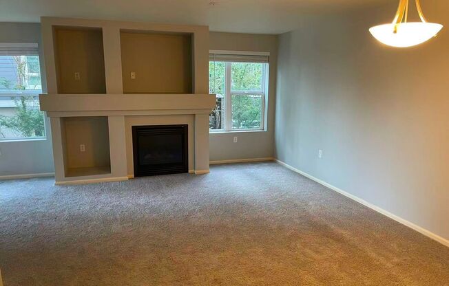 Nice 2-bed, 2-bath condo in Roosevelt Way Seattle for rent!