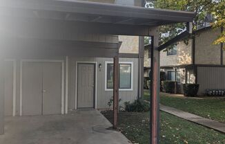 2 beds, 1 bath, 950 sqft, $1,100, Unit I