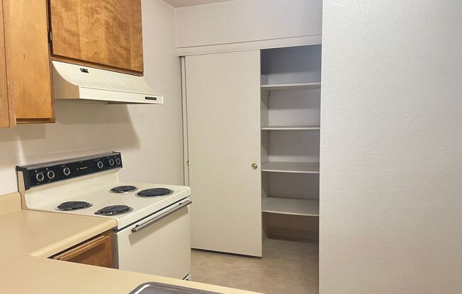 1 bed, 1 bath, $1,050, Unit Apt 4