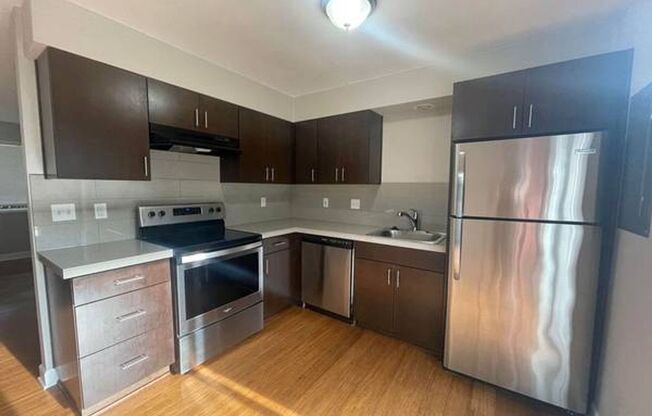 2 beds, 1 bath, $1,650, Unit 12