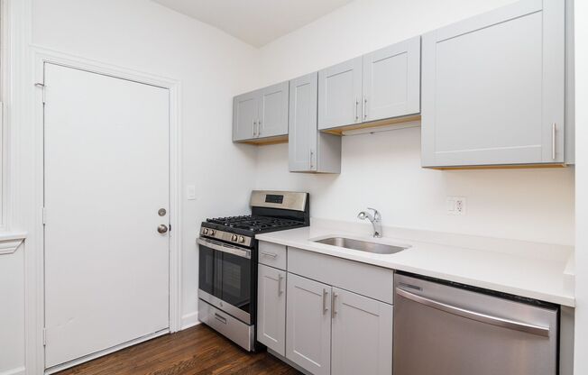 1 bed, 1 bath, 750 sqft, $1,650, Unit 6581-2