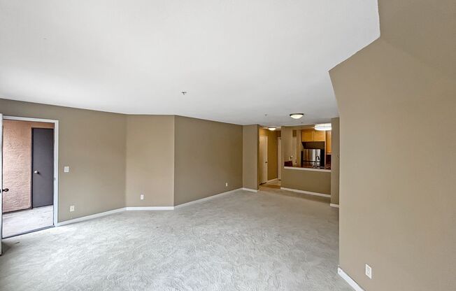 Modern 2B/2BA Condo with Balcony & Amenities in La Jolla