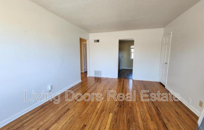 307 S 47 ST