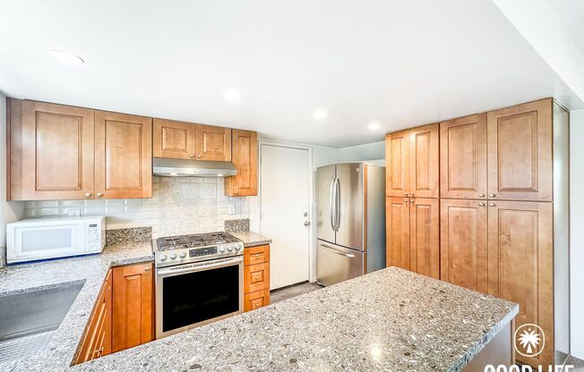 Renovated 3BD/2.5BA Condo in Chula Vista with Fireplace, W/D & Private Balcony
