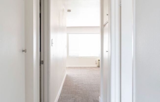 2 beds, 1 bath, 825 sqft, $1,995, Unit 11