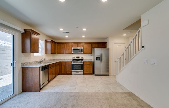 GORGEOUS TOWNHOME*UPGRADED*ALL APPLIANCES*GATE COMMUNITY W/ COMMUNITY POOL/SPA*