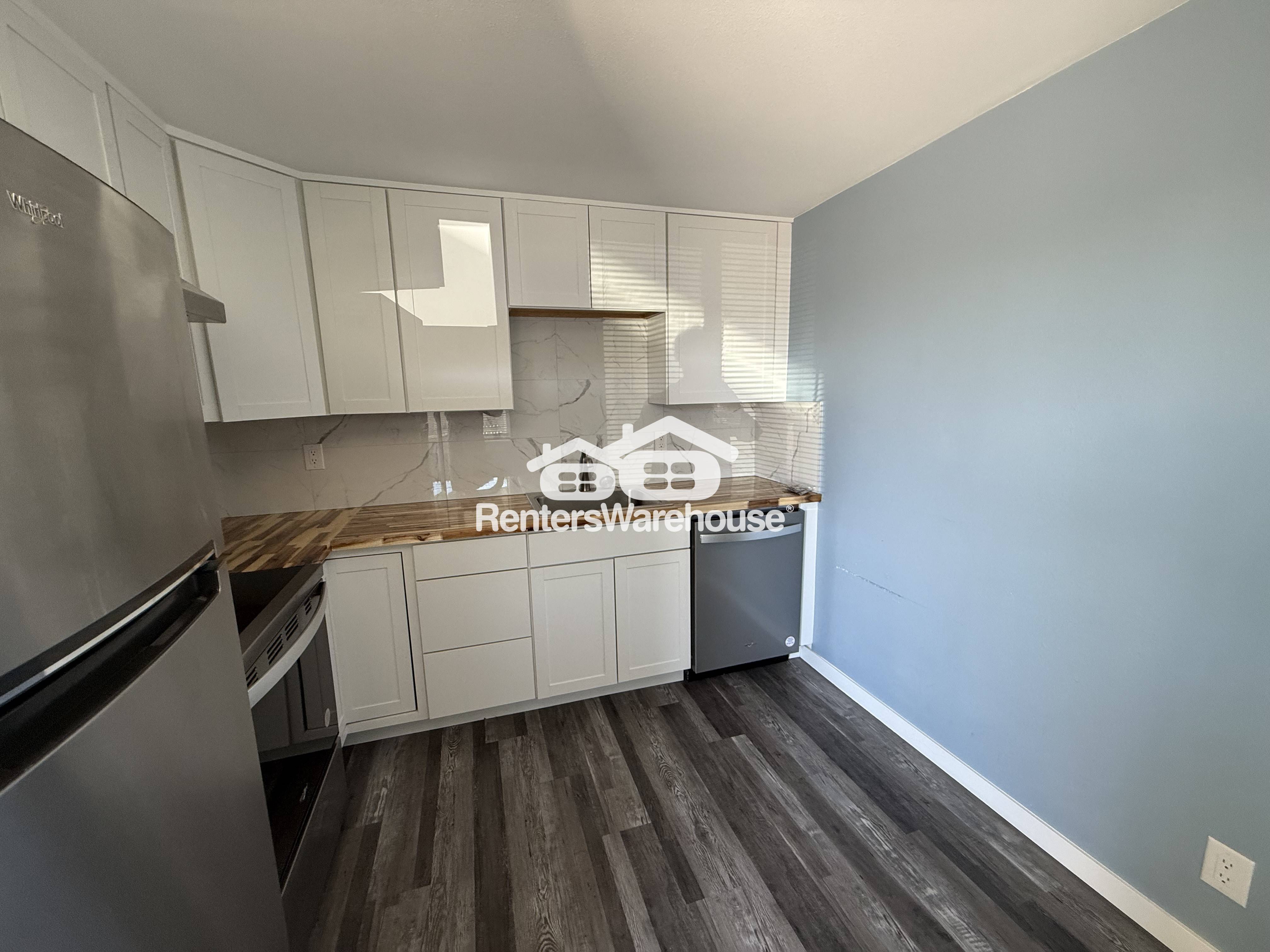 20027 30 AVE S