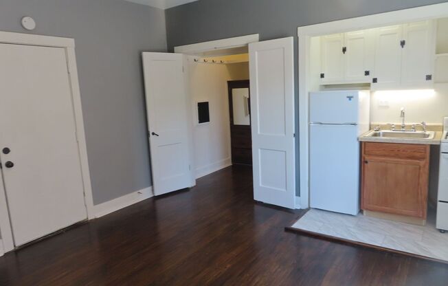 Studio, 1 bath, 400 sqft, $645, Unit #12