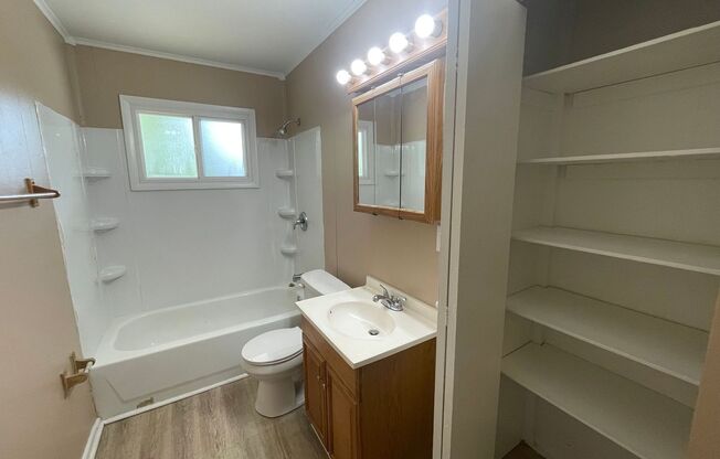 3 beds, 1 bath, $1,075