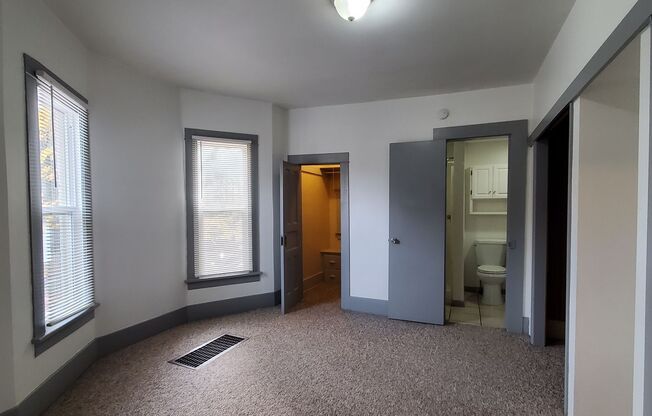 2 beds, 1 bath, $1,050, Unit Unit A