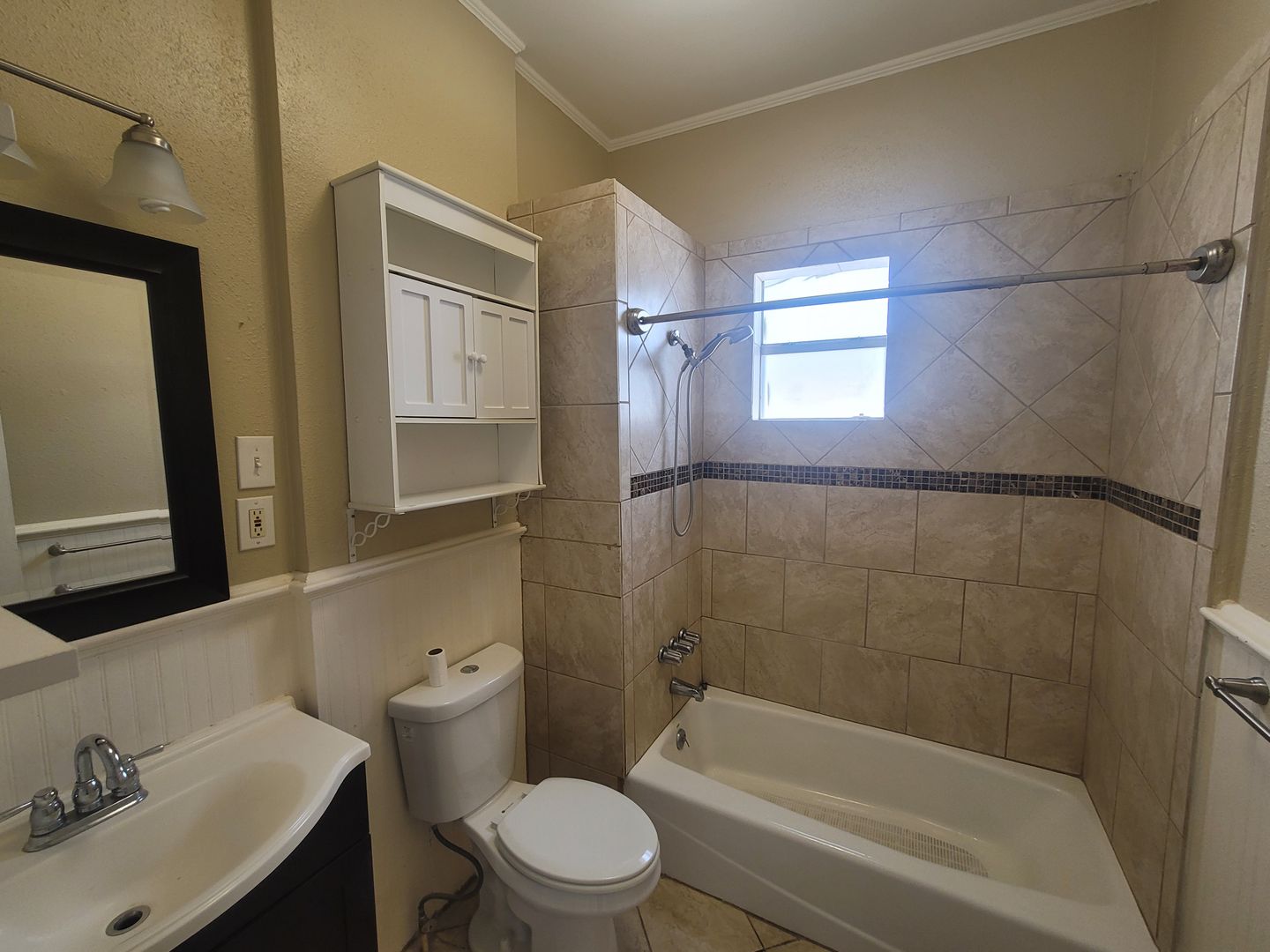 East End Upstairs 2 Bedroom Cottage