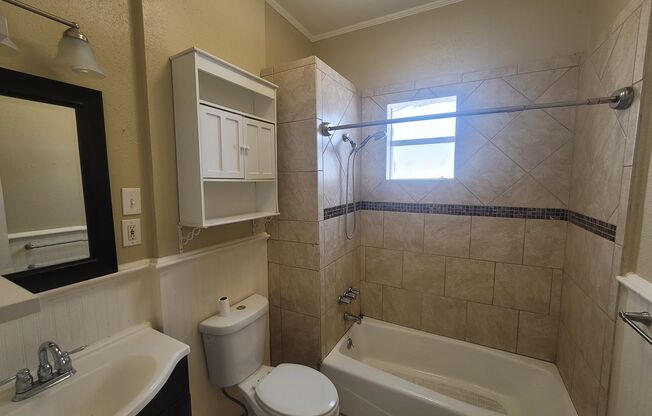 2 beds, 1 bath, $1,150