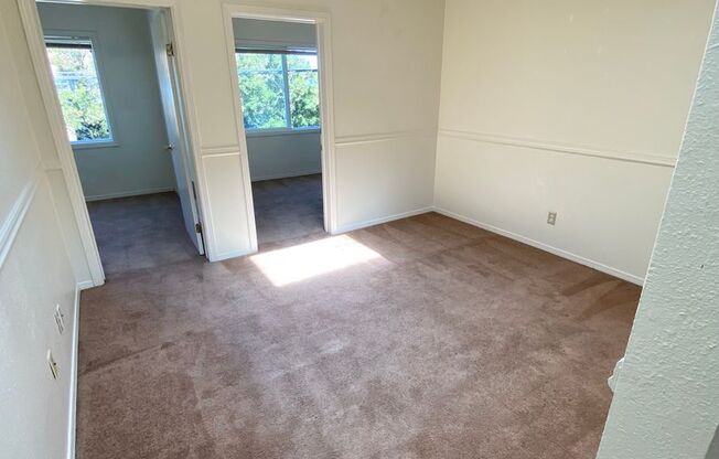 2 beds, 1 bath, 700 sqft, $1,400