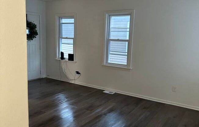 2 beds, 1 bath, $1,450, Unit 671 Up