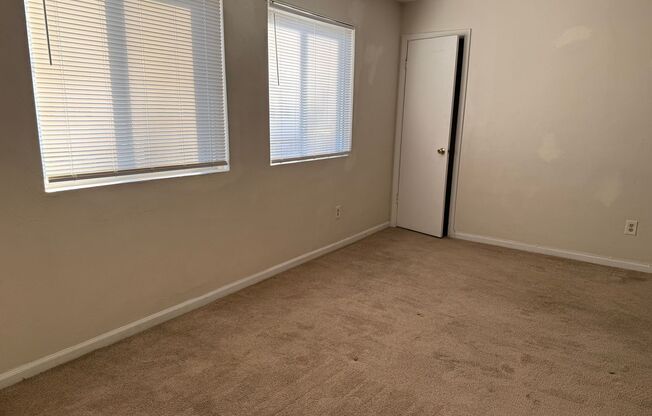 1 bed, 1 bath, $875, Unit Apt A