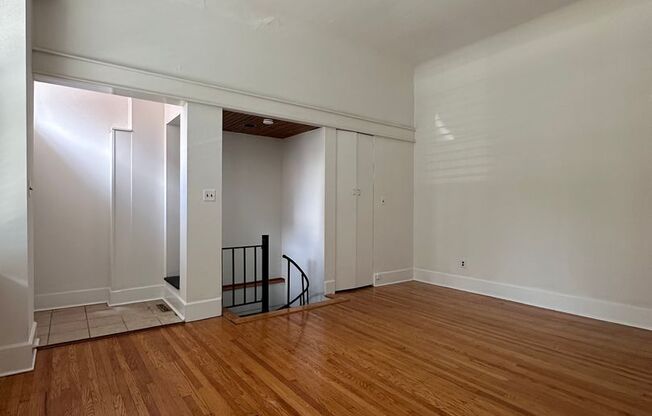 Stunning Bi-Level One Bedroom Apartment in Rittenhouse!