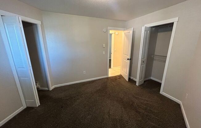 2 beds, 1 bath, 784 sqft, $1,095, Unit Unit 4