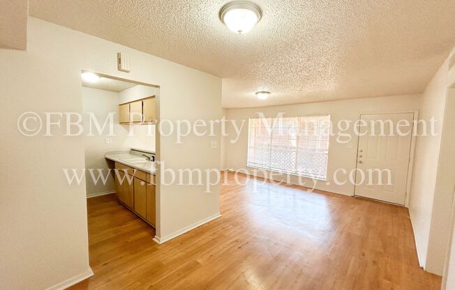 2 beds, 1 bath, $950, Unit A 22