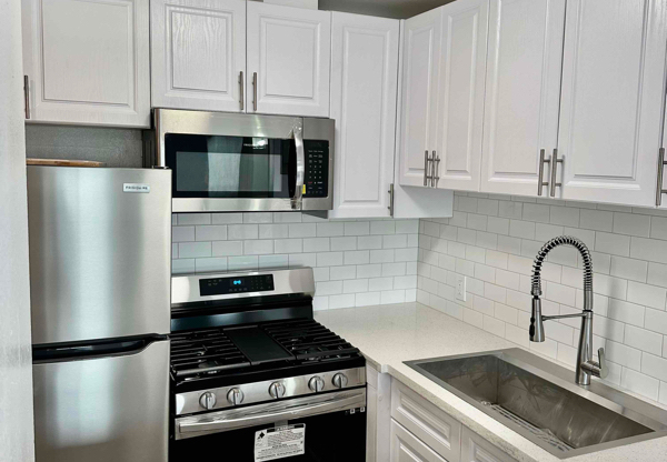 149 N COMMONWEALTH AVE