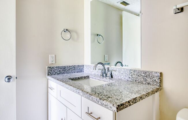 1 bed, 1 bath, 800 sqft, $1,199, Unit 14