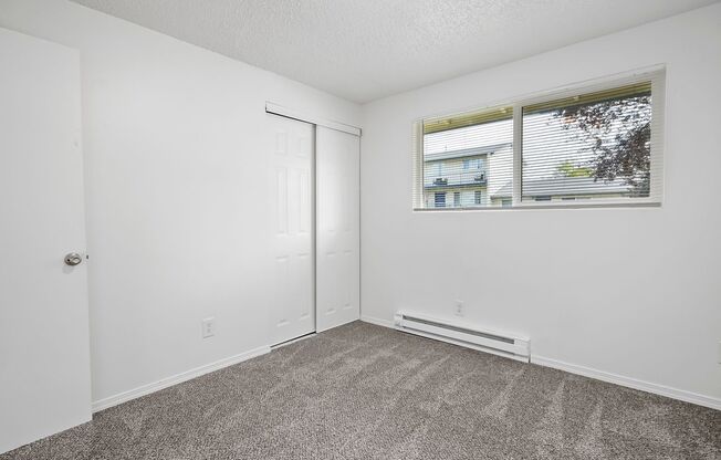 3 beds, 1 bath, 864 sqft, $1,995, Unit 17