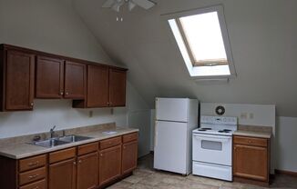 2 beds, 1 bath, $1,100, Unit 727-UP