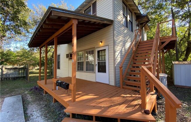 805 E 47th #B - available 2026