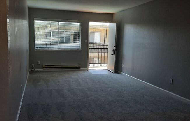 ~Welcome Home!!~ 1 Bed in highly desirable CAMPBELL neighborhood.