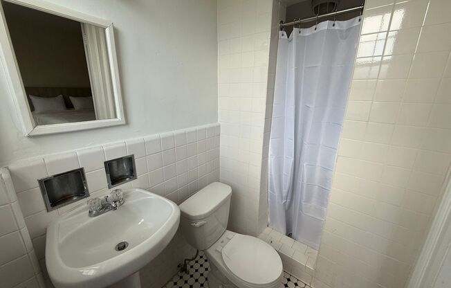 2 beds, 2 baths, 1,303 sqft, $3,000, Unit New King Edward  402