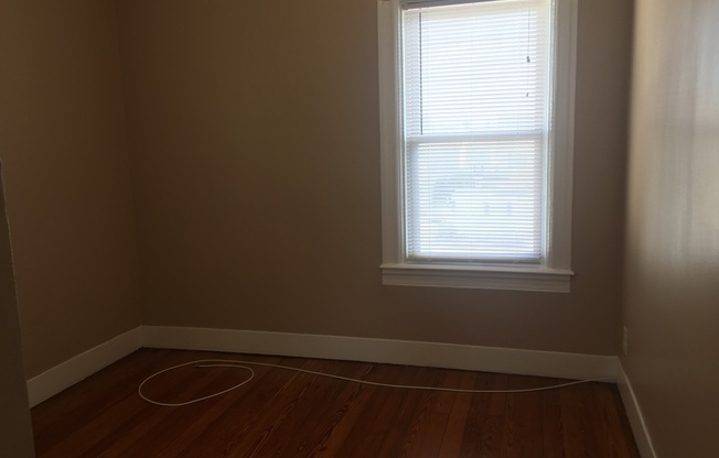 2 beds, 1 bath, $1,375, Unit 185 Harrison - Unit 3