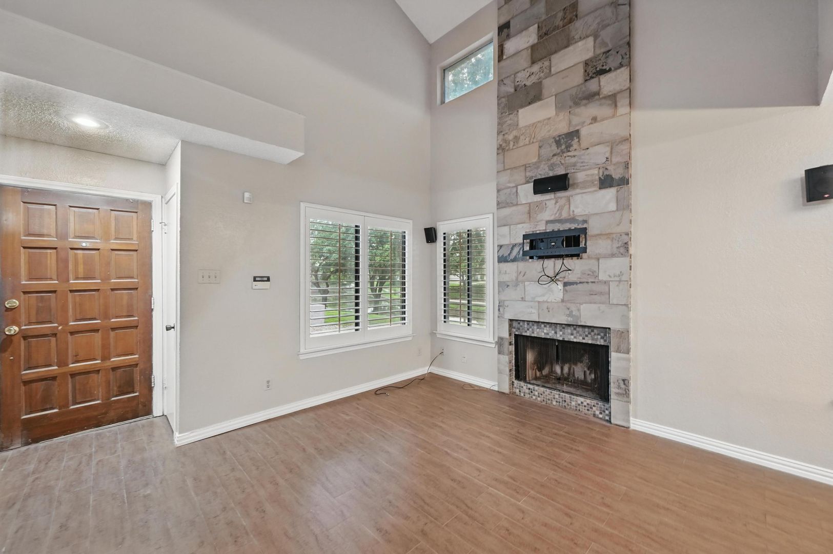 Beautiful 3 Bedroom Condo Overlooking The Canal!