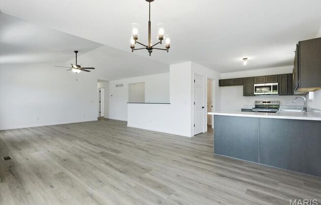 3 beds, 3 baths, 1,323 sqft, $2,400, Unit Rivers Edge Dr - 179